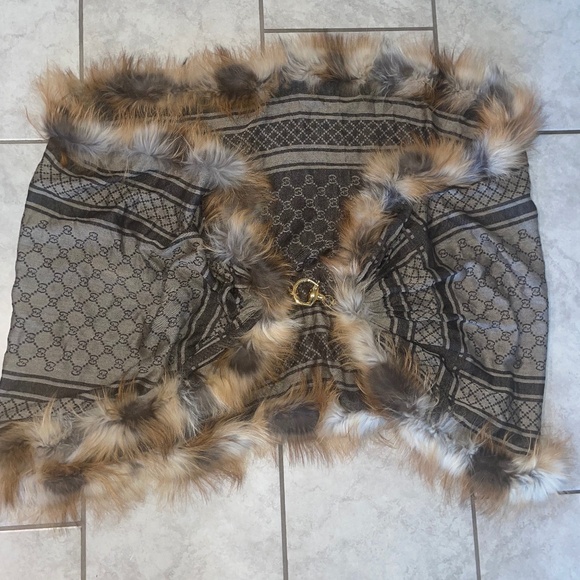 GUCCI Monogram Fox Fur Wool Silk Horsebit Gold Clasp Shawl/Wrap - Picture 1 of 16